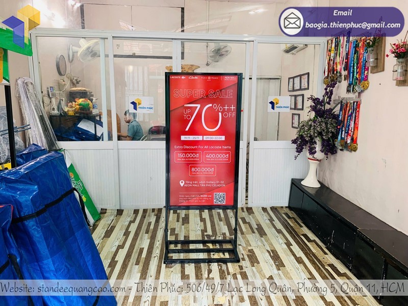 Lưu ý các bước khi thiết kế standee quảng cáo chân sắt